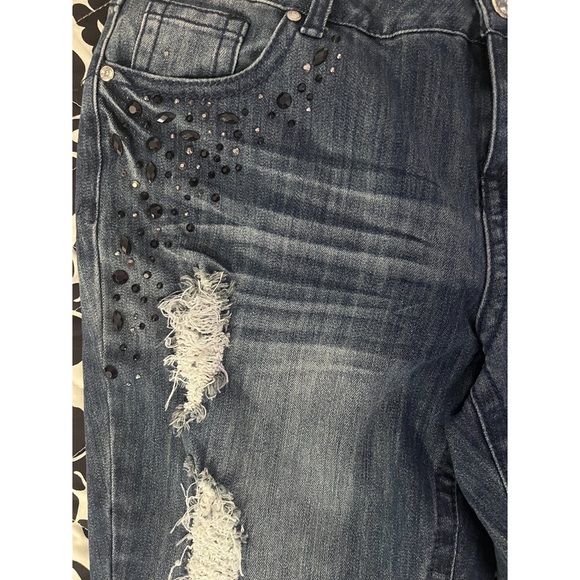 NWT Almost Famous Premium Plus Size Crystal Ripped Skinny Jeans, 18 - Picture 6 of 8